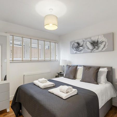 Two Bed Flat In Bush Hill Park Apartment Енфийлд Екстериор снимка