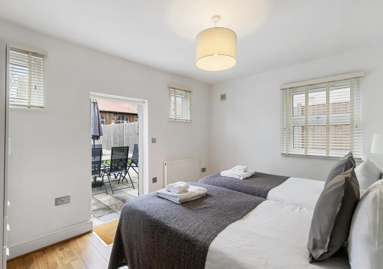 Two Bed Flat In Bush Hill Park Apartment Енфийлд Екстериор снимка