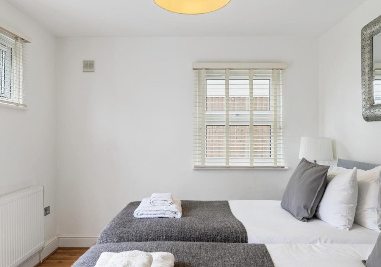 Two Bed Flat In Bush Hill Park Apartment Енфийлд Екстериор снимка