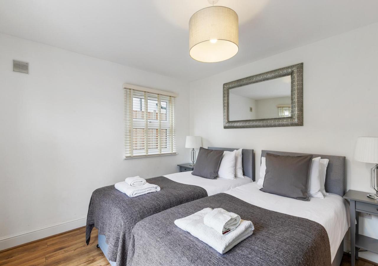 Two Bed Flat In Bush Hill Park Apartment Енфийлд Екстериор снимка