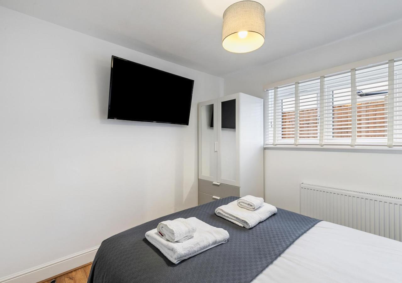 Two Bed Flat In Bush Hill Park Apartment Енфийлд Екстериор снимка